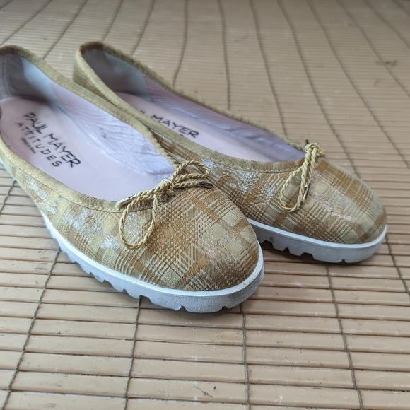 Paul Mayer Attitudes Womens brown plaid bow  Flats Size 7.5B Brown Closed toe. M - Picture 1 of 11